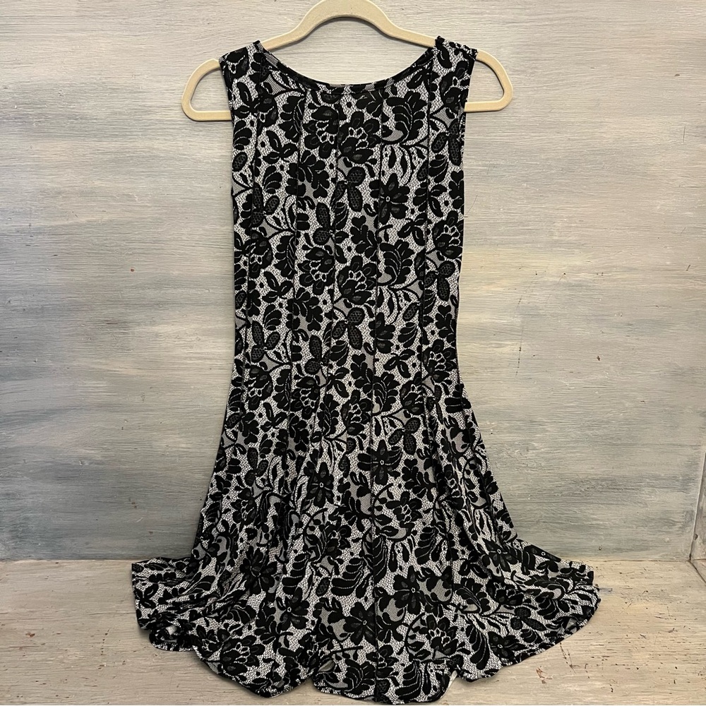 HAANI Sleeveless Black Floral Lace Print Fit and Flare Dress PS‎ Like New